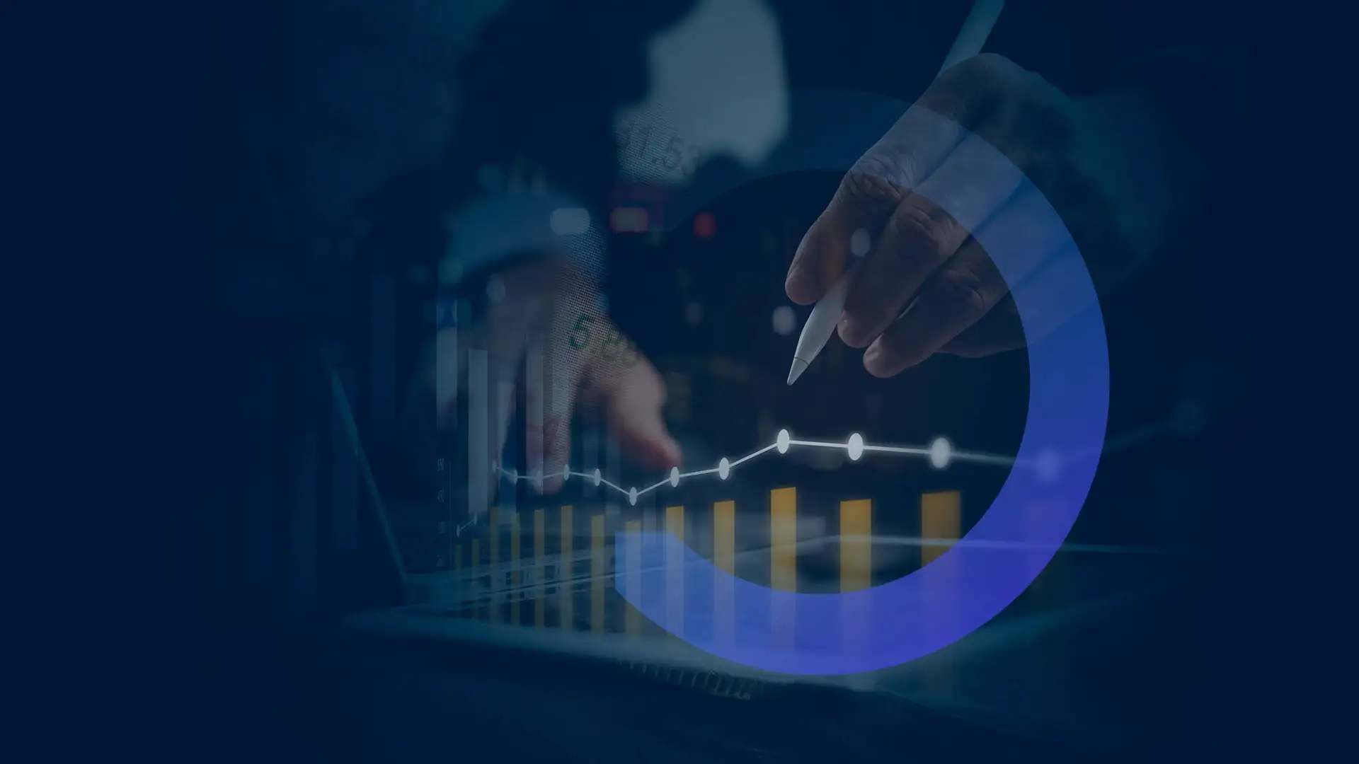 Gráfico e mão segurando caneta - slide financeiro