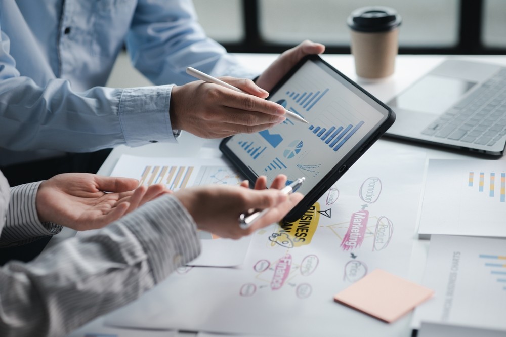 Discussão sobre resultados e indicadores de produção em contexto de consultoria PCP.